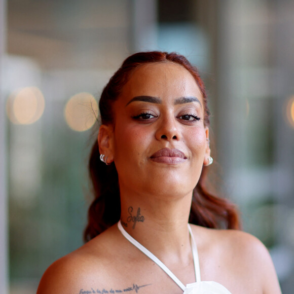 Amel Bent - Célébrités au Village lors des Internationaux de France de tennis de Roland Garros 2023 à Paris le 10 juin 2023. © Jacovides-Moreau/Bestimage