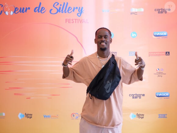 Black M aussi a accepté d'être l'un des parrains de cette première édition du  "Coeur de Sillery Festival" organisé par la Fondation Franco-britannique de Sillery pour lever des fonds en faveur de la construction d'un gymnase au sein de l'Institut Médico-Éducatif (IME) de la Fondation.
Black M au "Coeur de Sillery Festival" organisé par la Fondation Franco-britannique de Sillery, le samedi 29 juin 2024