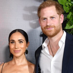 Selon une source interrogée par le magazine OK!, Harry et Meghan prévoient de passer des vacances avec leurs enfants, loin de l'agitation californienne.
Prince Harry et Meghan Markle lors de la première mondiale de "Bob Marley : One Love" à Kingston en Jamaïque.