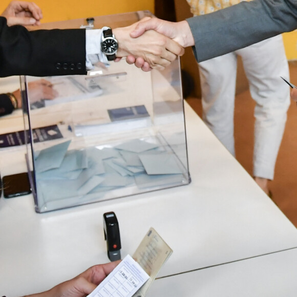 Gabriel Attal, Premier ministre, vote pour le deuxième tour des élections législatives. Vanves, le 7 juillet 2024. © Firas Abdullah/Pool/Bestimage