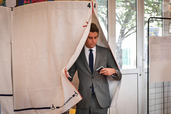 Gabriel Attal, Premier ministre, vote pour le deuxième tour des élections législatives. Vanves, le 7 juillet 2024. © Firas Abdullah/Pool/Bestimage