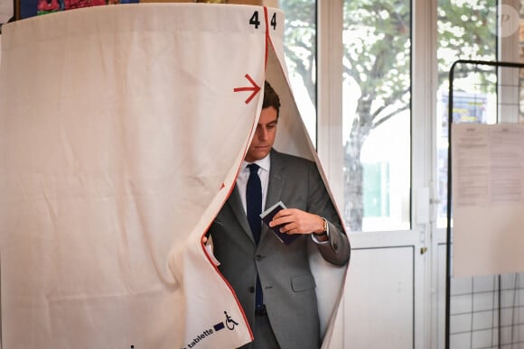 Gabriel Attal, Premier ministre, vote pour le deuxième tour des élections législatives. Vanves, le 7 juillet 2024. © Firas Abdullah/Pool/Bestimage