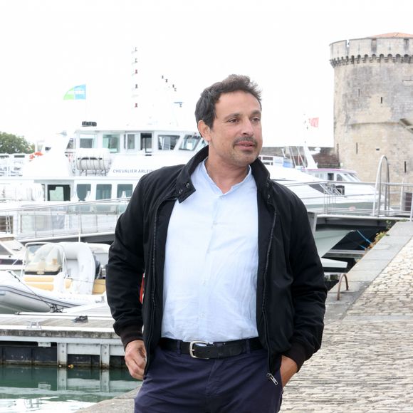  Bruit de mastications, respiration, tapotements de doigts sur un clavier, toutes sortes de sons peuvent rendre complètement fou le comédien.
Bruno Salomone - Photocall de la série "Boomerang" lors du Festival de la Fiction de La Rochelle. Le 18 septembre 2021 © Jean-Marc Lhomer / Bestimage