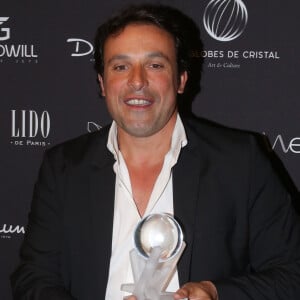 "Après, le cerveau, il est pervers, il focalise dessus. Plus on y pense, plus je les scanne et limite, je les cherche. Donc au cinéma, je m'isole" 
Bruno Salomone à la press Room de la 11ème cérémonie des Globes de Cristal au Lido à Paris le 30 janvier 2017. © CVS / Bestimage 