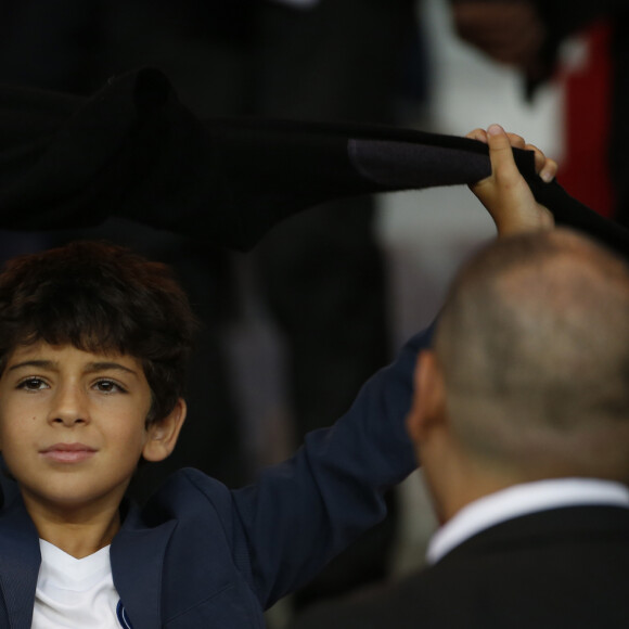 Léon Bruel (fils de Patrick Bruel) au match de football PSG-GFC Ajaccio au Parc des Princes à Paris, le 16 août 2015