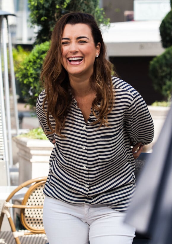 Cote de Pablo, actrice dans la serie "NCIS", sur le plateau de l'emission "Extra!" a Los Angeles, le 23 avril 2013. 