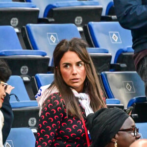 Après la victoire face au Portugal en quart de finale, le footballeur a été aperçu en famille
 
Erika Choperena (femme d'Antoine Griezmann) avec ses filles Mia et Amaro en tribunes lors du quart de finale du championnat d'Europe de football (Euro 2024) opposant le Portugal à la France au stade olksparkstadion à Hambourg, France, le 5 juillet 2024. © Bestimage