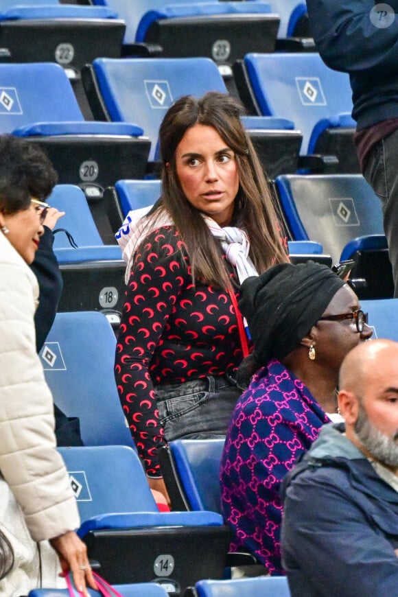 Après la victoire face au Portugal en quart de finale, le footballeur a été aperçu en famille
 
Erika Choperena (femme d'Antoine Griezmann) avec ses filles Mia et Amaro en tribunes lors du quart de finale du championnat d'Europe de football (Euro 2024) opposant le Portugal à la France au stade olksparkstadion à Hambourg, France, le 5 juillet 2024. © Bestimage