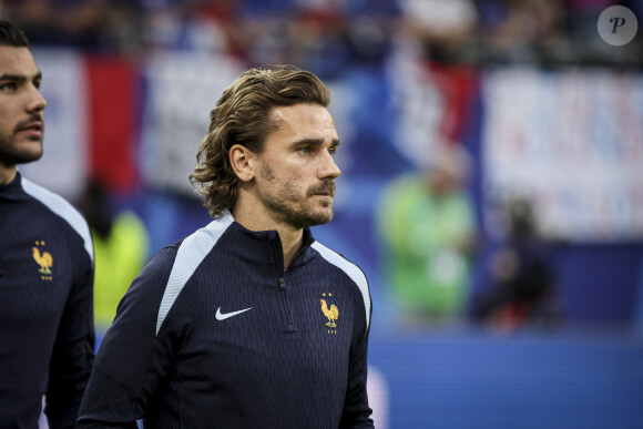 Antoine Griezmann - Echauffement des joueurs de France - L'équipe de France l'emporte sur le Portugal (0-0, 5-3 tab) en quart de finale de l'Euro 2024 au stade Volksparkstadion à Hambourg le 5 juillet 2024. © Elyxandro Cegarra / Panoramic / Bestimage