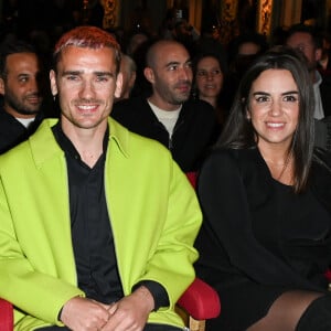 La star des Bleus est en couple et marié à Erika Choperena
 
Antoine Griezmann et sa femme Erika Choperena - Inauguration de la statue de cire de "Antoine Griezmann" au musée Grévin à Paris le 6 mars 2023. © Coadic Guirec/Bestimage