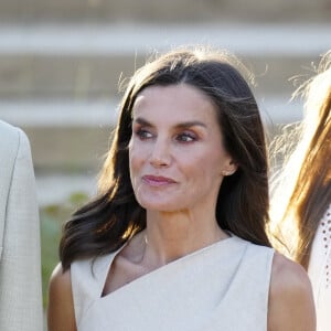 Letizia a donné naissance à Leonor en 2005 et à Sofia en 2007.
La reine Letizia d'Espagne arrivant à l'hôtel Melia Lloret de Mar pour une réception en l'honneur des lauréats du prix Princesse de Gérone (Princess of Girona awards) le 9 juillet 2024.