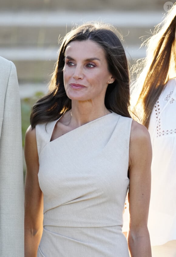 Letizia a donné naissance à Leonor en 2005 et à Sofia en 2007.
La reine Letizia d'Espagne arrivant à l'hôtel Melia Lloret de Mar pour une réception en l'honneur des lauréats du prix Princesse de Gérone (Princess of Girona awards) le 9 juillet 2024.