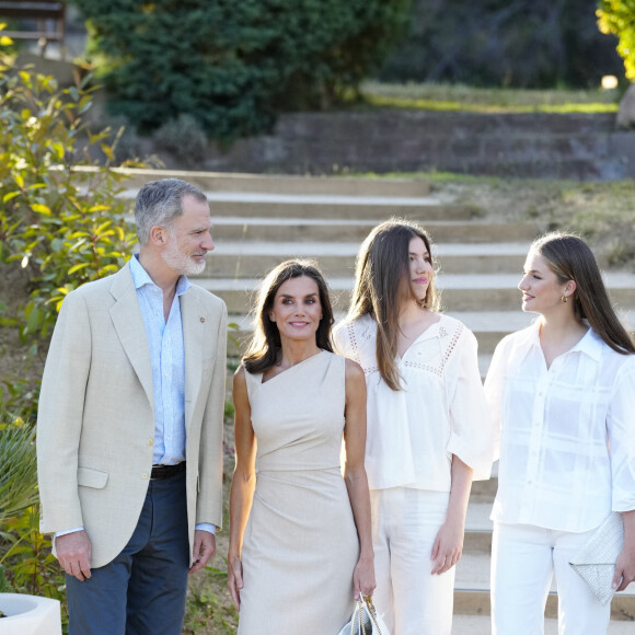 Le roi Felipe VI d'Espagne, la reine Letizia, la princesse héritière Leonor, l'infante Sofia arrivant à l'hôtel Melia Lloret de Mar pour une réception en l'honneur des lauréats du prix Princesse de Gérone (Princess of Girona awards) le 9 juillet 2024.