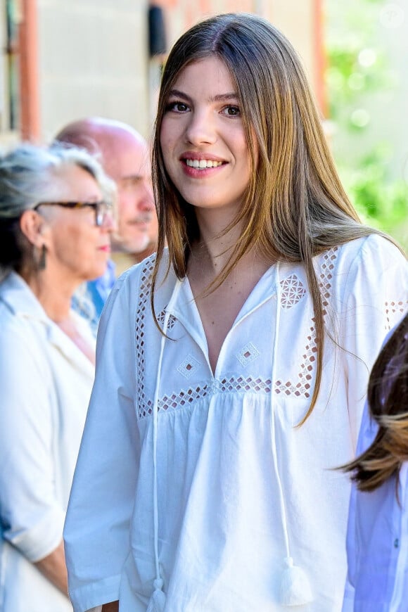 Les princesses espagnoles Leonor et l'infante Sofia d'Espagne effectuent une visite sdans l'atelier du célèbre artiste Jaume Plensa à Barcelone, Espagne, le 9 juillet 2024. Cette visite royale a mis en lumière leur intérêt pour l'art et la culture contemporains, au cours desquels elles ont pu admirer les oeuvres acclamées de Plensa et discuter avec l'artiste. © MISC/Backgrid/Bestimage