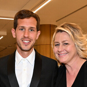 Victor Belmondo, qui a reçu un Espoir Award, et sa mère Luana durant la soirée de clôture du 20eme Monte Carlo Film Festival de la Comédie, au Grimaldi Forum à Monaco. Le 29 avril 2023. © Bruno Bebert / Bestimage Le Monte Carlo Film Festival de la Comédie est un festival international entièrement dédié à la comédie. Chaque année, cet événement bénéficie de la participation de personnalités du monde de la comédie et du divertissement international, de grands réalisateurs et artistes de renommée mondiale. Ce festival a été conçu et est dirigé par E.Greggio. 