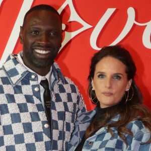 Le couple qu'Omar Sy a construit avec sa femme Hélène fait figure de longévité. 
Omar Sy et sa femme Hélène Sy au Défilé de mode Louis Vuitton Homme, Collection Automne-Hiver dans le cadre de la Fashion Week de Paris