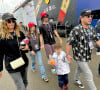 Lui qui a deux enfants
Michaël Youn et sa compagne Isabelle Funaro avec leur fils lors des "24 Heures du Mans", le 16 juin 2024. © Fabien Faure/Bestimage