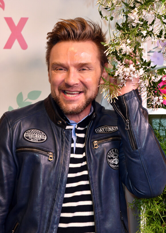 Exclusif - Jeanfi Janssens - Inauguration du pop-up store Instax à Paris le 22 mars 2023 A l'occasion du lancement de son Instax Mini 12, Fujifilm ouvre un pop-up store en plein coeur du Marais au 97 rue de Turenne. Du 23 au 26 mars prochain, vous pourrez découvrir et prendre en main le dernier appareil photo instantané. Des jolis bouquets de fleurs fraîches dans les tons rose, lilas, blanc ou bleu, créés par une fleuriste de la marque Fleurs d'ici, ont été remis à chaque invité. © Veeren/Bestimage