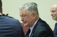 Retournement total de situation pour la star Alec Baldwin qui s'effondre en larmes