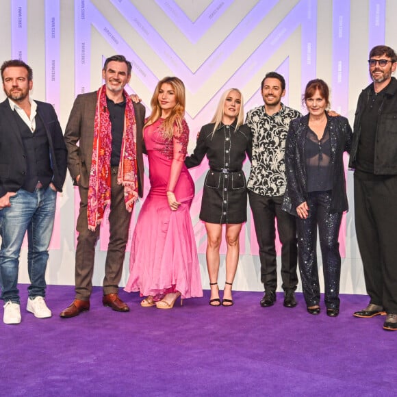 Depuis son lancement il y a 20 ans sur France 3, la série "Plus la vie" en aura vu défiler des acteurs !
France, Lille, Cérémonie d'ouverture Festival Series Mania avec Stéphane Henon, Jérôme Bertin, Lola Marois, Manon Chevallier, Jeremy Charvet, Cécilia Hornus, Laurent Kerusore, Marie Réache et des invités assistent à la cérémonie d'ouverture du Festival Series Mania © Frédéric Andrieu / Bestimage