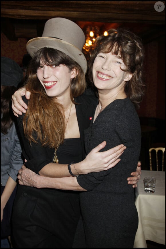 Le mardi 16 juillet 2024 marque le premier anniversaire de la mort de la chanteuse d'origine britannique. 
Archive - Lou Doillon et Jane Birkin