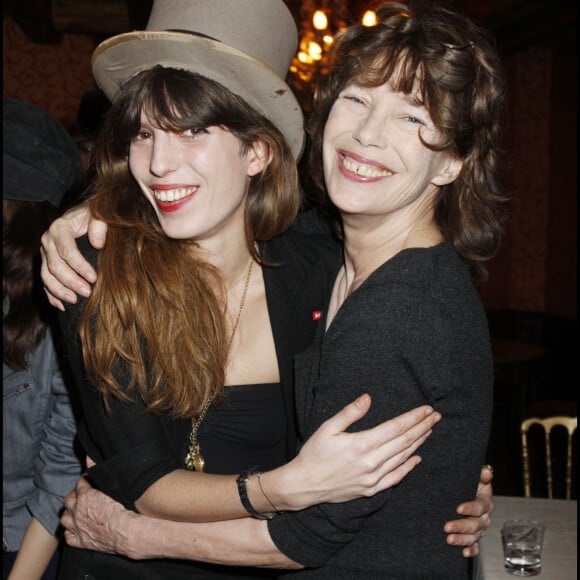 Le mardi 16 juillet 2024 marque le premier anniversaire de la mort de la chanteuse d'origine britannique. 
Archive - Lou Doillon et Jane Birkin