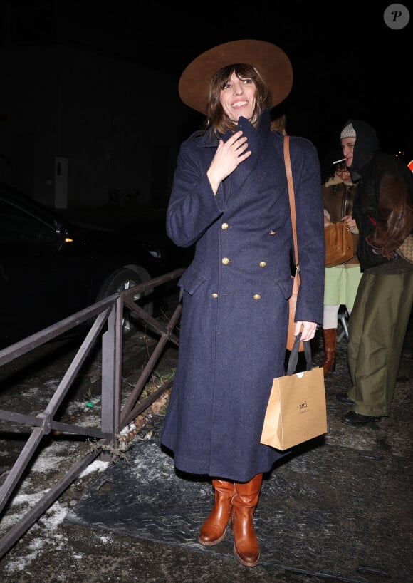 Lou Doillon - Arrivées des personnalités au défilé AMI collection homme automne/hiver 2024/2025 lors de la fashion week à Paris (PFW) le 18 janvier 2024. © Denis Guignebourg / Bestimage