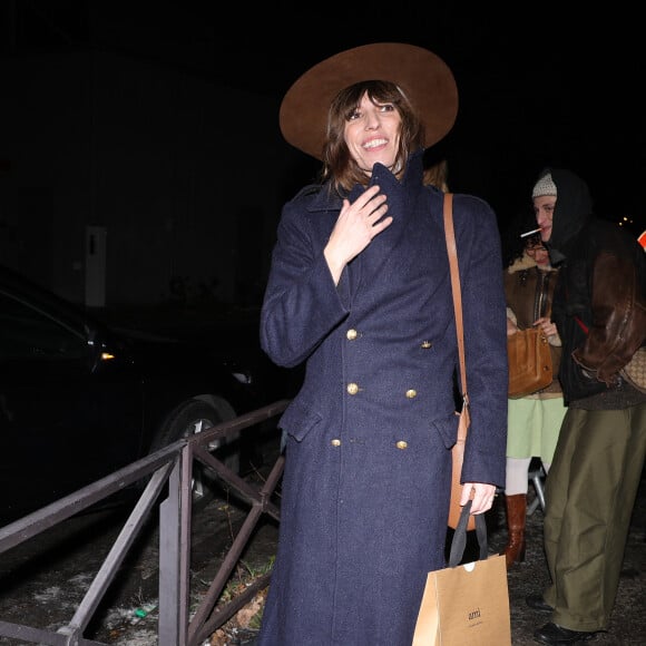 Lou Doillon - Arrivées des personnalités au défilé AMI collection homme automne/hiver 2024/2025 lors de la fashion week à Paris (PFW) le 18 janvier 2024. © Denis Guignebourg / Bestimage