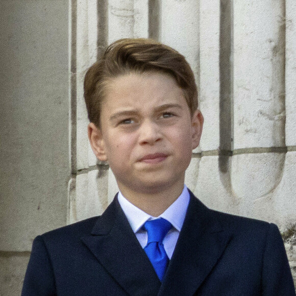 Contrairement à ses frères et soeurs, il doit faire montre d'un sérieux à toute épreuve.LONDRES, ANGLETERRE - 15 JUIN : Le prince George de Galles apparaît sur le balcon du palais de Buckingham lors du défilé des couleurs le 15 juin 2024 à Londres, Angleterre. L