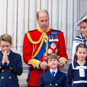 Le prince William de Galles, Catherine Princesse de Galles, le prince George, la princesse Charlotte, le prince Louis lors de leur apparition sur le balcon du palais de Buckingham pour assister au défilé aérien lors de la cérémonie Trooping the Colour 2024, marquant l'anniversaire officiel du monarque à Londres. Le 15 juin 2024. Photo par Mischa Schoemarker/ABACAPRESS.COM