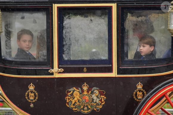 (de gauche à droite) Le prince George, la princesse Charlotte, la princesse de Galles et le prince Louis arrivent au palais de Buckingham après la cérémonie de la montée des couleurs dans le centre de Londres, alors que le roi Charles III célèbre son anniversaire officiel. Londres, Royaume-Uni, le 15 juin 2024. Photo par Jonathan Brady/PA Wire/ABACAPRESS.COM