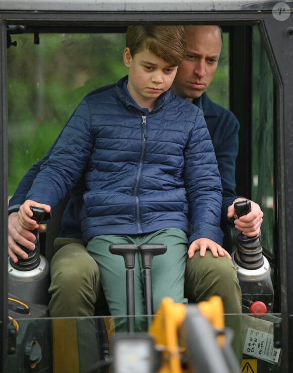 Le prince de Galles et le prince George se joignent à des bénévoles pour aider à rénover et à améliorer le refuge des scouts de 3rd Upton à Slough, dans le cadre de l'opération "Big Help Out", à l'occasion du couronnement du roi Charles III et de la reine Camilla. Date de la photo : lundi 8 mai 2023. Photo par Daniel Leal/PA Wire/ABACAPRESS.COM