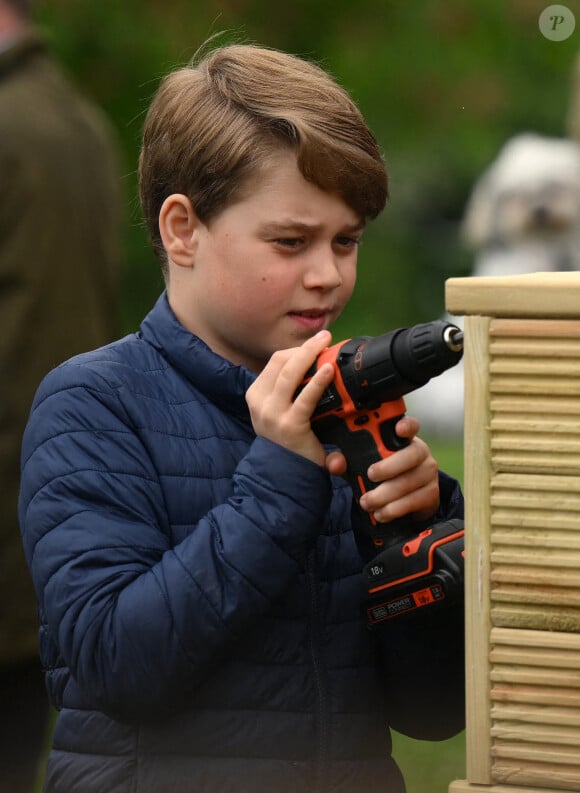 Le prince George se joint à des bénévoles pour aider à rénover et à améliorer le 3rd Upton Scouts Hut à Slough, dans le cadre du Big Help Out, pour marquer le couronnement du roi Charles III et de la reine Camilla. Date de la photo : lundi 8 mai 2023. Photo par Daniel Leal/PA Wire/ABACAPRESS.COM