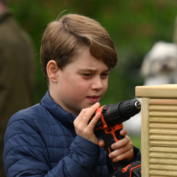 Le prince George se joint à des bénévoles pour aider à rénover et à améliorer le 3rd Upton Scouts Hut à Slough, dans le cadre du Big Help Out, pour marquer le couronnement du roi Charles III et de la reine Camilla. Date de la photo : lundi 8 mai 2023. Photo par Daniel Leal/PA Wire/ABACAPRESS.COM