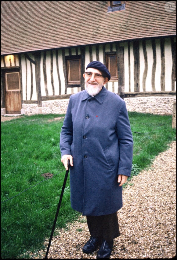 L'abbé Pierre en retraite au monastère de Saint Wandrille