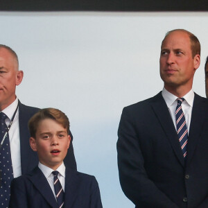 Le prince William, prince de Galles, avec le prince George de Galles, et le roi Felipe VI d'Espagne avec l'infante Sofia dans les tribunes lors de la finale de l'Euro 2024 "Espagne - Angleterre" à l'Olympiastadion à Berlin, le 14 juillet 2024. 