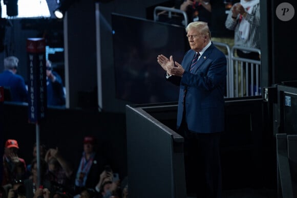 L'adolescente a notamment déclaré face à l'assemblée : "Je parle aujourd'hui pour partager le côté de mon grand-père que les gens ne voient pas souvent. Pour moi, c'est juste un grand-père normal". 
Donald Trump à la Convention nationale républicaine à Milwaukee, Wisconsin, au Fiserv Forum, mercredi 17 juillet.