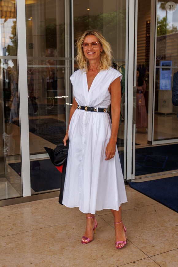 Alexandra Lamy arrive à l'hôtel Martinez lors du 77ème Festival International du Film de Cannes (14 - 25 mai 2024), le 16 mai 2024. 