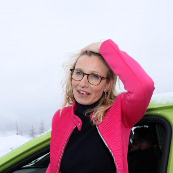 Alexandra Lamy - Les célébrités prennent le volant sur le circuit sur glace Skoda dans le cadre du 27ème festival International du Film de Comédie de l'Alpe d'Huez, le 19 janvier 2023. © Dominique Jacovides / Bestimage 