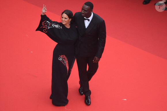 "La France, ce pays merveilleux qui interdit le port du voile aux sportives, mais qui autorise la participation d'un pédocriminel". Une publication qui montre l'avis de la femme d'Omar Sy concernant leurs choix concernant les concurrents.
Omar Sy et sa femme Hélène - Montée des marches du film " Top Gun : Maverick " lors du 75ème Festival International du Film de Cannes. Le 18 mai 2022 © Giancarlo Gorassini / Bestimage 