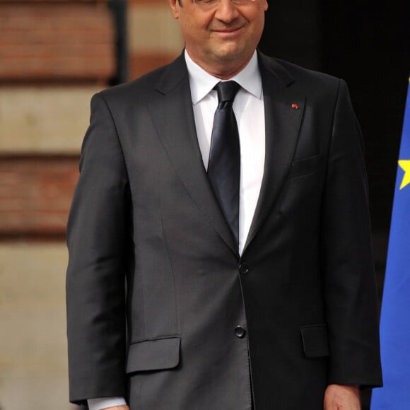 Francois Hollande - Marche Blanche en hommage aux victimes des attentats de Toulouse et de Montauban perpetres par Mohamed Merah suivie d'un discours de Francois Hollande et du maire de Toulouse Pierre Cohen a Toulouse le 17 mars 2013. 