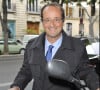 Pour rappel, l'ancien président de la République avait été photographié sur son scooter en bas de chez Julie Gayet rue du Cirque, au jour de l'an 2014
Archives : François Hollande