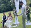 Charlène et Benoit ont rejoint leurs invités sur le lieu de la fête pour une seconde cérémonie, laïque cette fois. 
Charlène et Benoit à leur mariage, le 20 juillet 2024