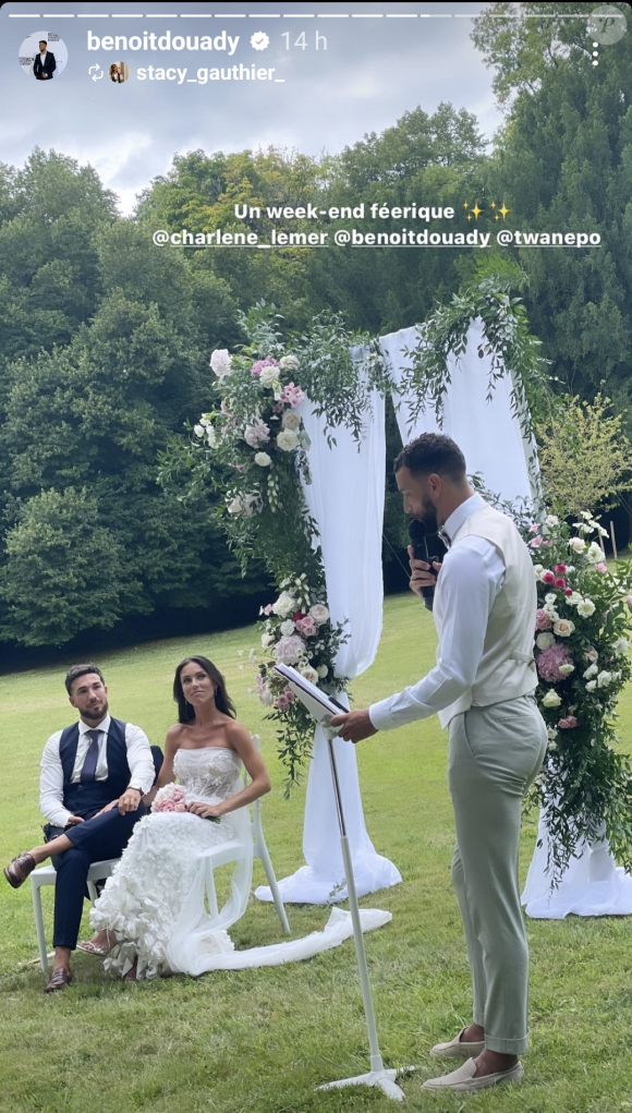 Charlène et Benoit ont rejoint leurs invités sur le lieu de la fête pour une seconde cérémonie, laïque cette fois. 
Charlène et Benoit à leur mariage, le 20 juillet 2024