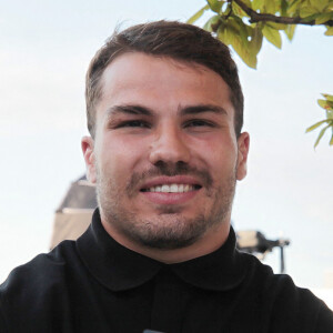 Exclusif - Rencontre avec le joueur de rugby Antoine Dupont à la Tour Eiffel à Paris. Le 14 juillet 2024 © Jonathan Rebboah / Panoramic / Bestimage