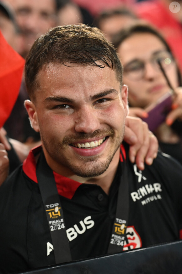 Le rugbyman s'apprête à disputer les JO de Paris avec l'équipe de France de rugby à 7
 
Antoine Dupont - le Stade Toulousain sacré champion de France lors de la finale du Top14 opposant le Stade Toulousain à l'Union Bordeaux Begles au stade Velodrome à Marseille, France, le 2 juin 2024. Toulouse a gagné 59-3. © Valentina Claret/Panoramic/Bestimage