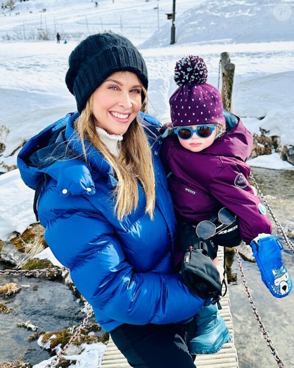 Ici, intéressons-nous à sa petite princesse
Ophélie Meunier en vacances à la montagne avec sa petite famille.