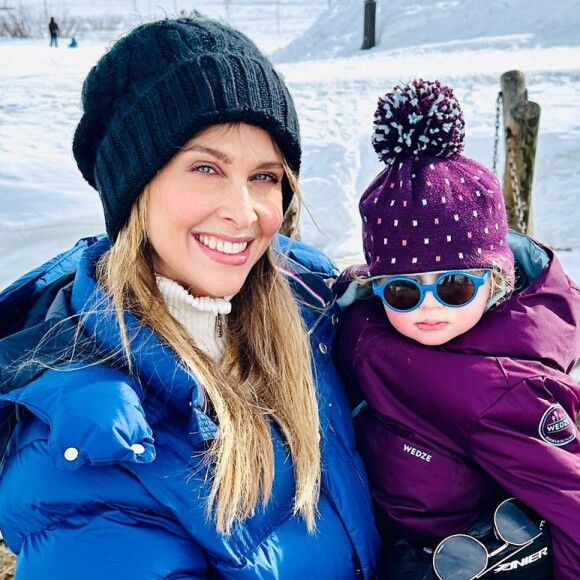 Ici, intéressons-nous à sa petite princesse
Ophélie Meunier en vacances à la montagne avec sa petite famille.