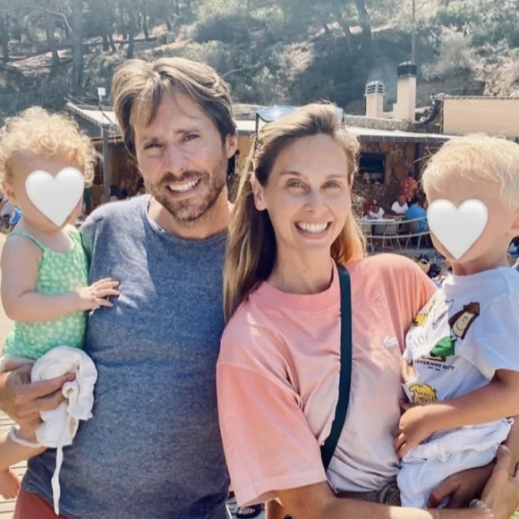 A savoir Joseph (2019) et Valentine (2021)
Ophélie Meunier lors de ses vacances dans le sud de la France avec son mari et leurs deux enfants - Instagram