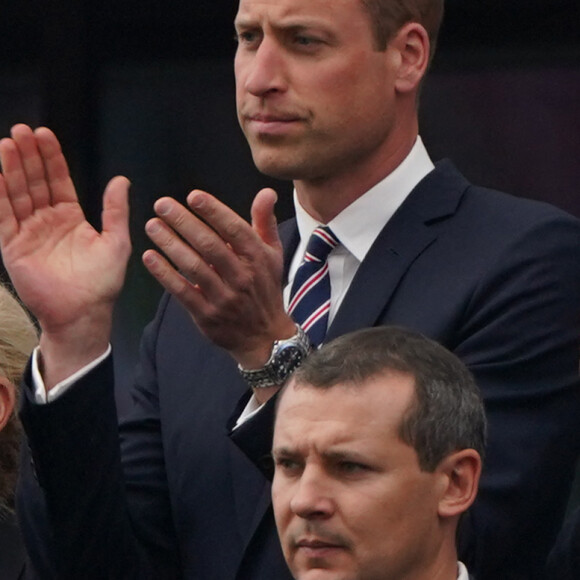 Quelques jours après cette déception, voilà que le Palais de Kensington a fait une annonce de taille. 
Prince William lors du match opposant l'Angleterre au Danemark le 20 juin 2024 dans le cadre de l'Euro 2024 © EURO 2024 News Pool (ENP)/MirrorPix/Bestimage